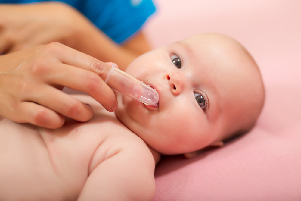 Pentingnya Membersihkan Mulut Bayi