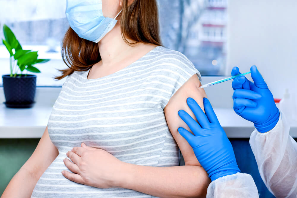 Penelitian Ungkapkan Manfaat Lain Vaksin COVID-19 pada Wanita Hamil