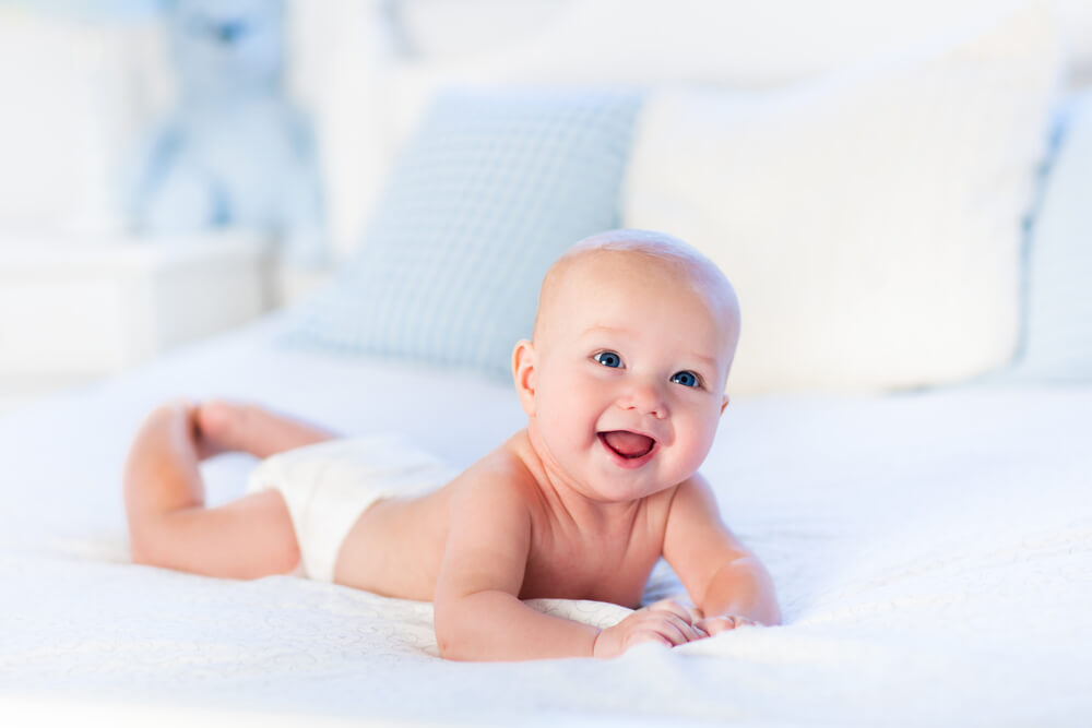 Trik Membantu Bayi Tengkurap dengan Nyaman
