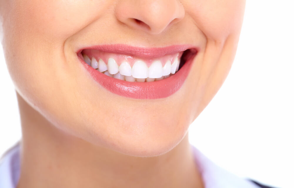 5 DIY Cara Membuat Gigi Kembali Putih Bak Mutiara