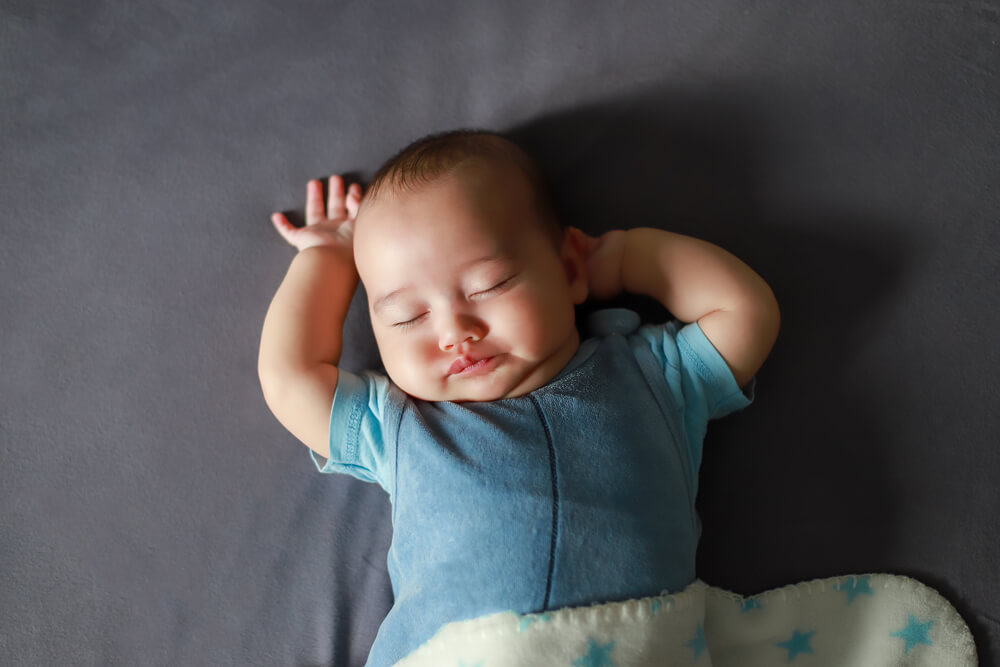 Pola Tidur Bayi Usia 4 - 6 Bulan, Atasi Rewel di Malam Hari