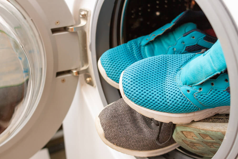 Jangan Sampai Salah, Simak 3 Cara Mencuci Sepatu Sesuai Jenisnya 