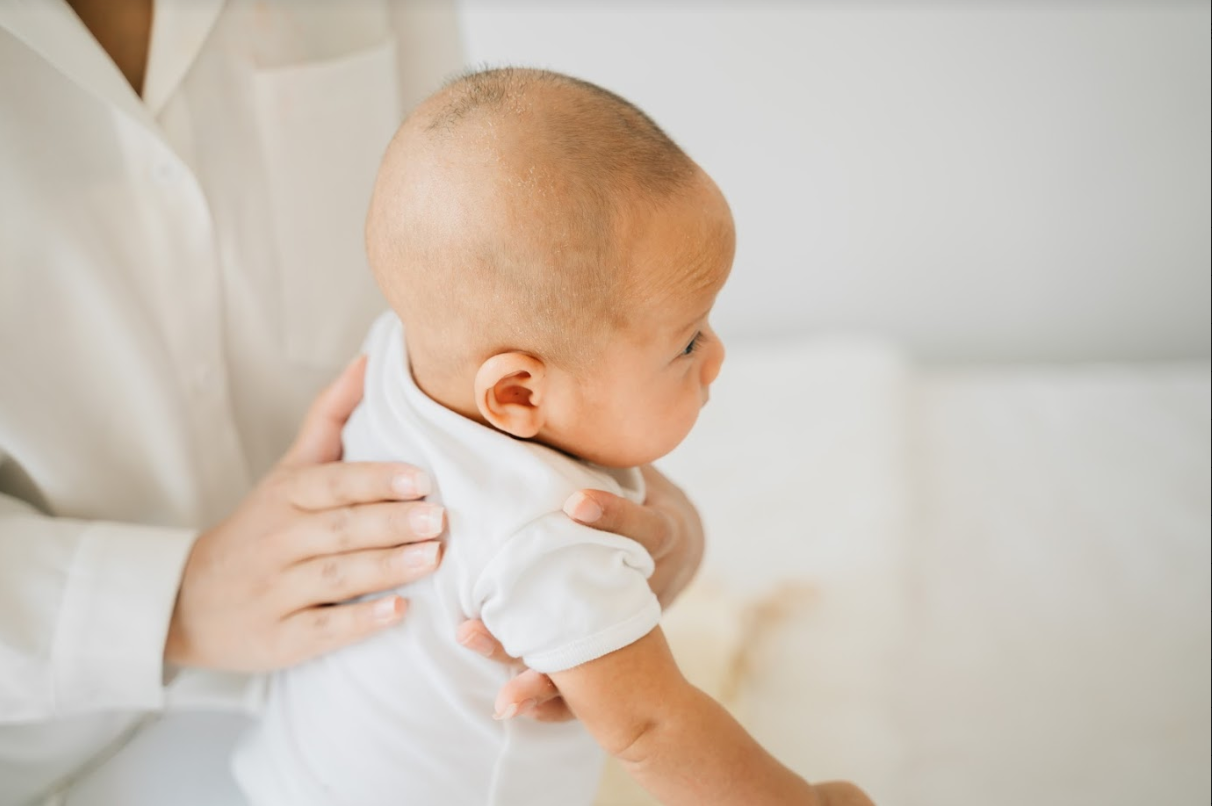 5 Cara Hentikan Cegukan pada Bayi