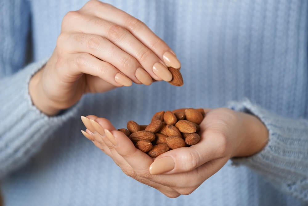 Diet Almond Mom yang Viral di Tiktok: Sehatkah?